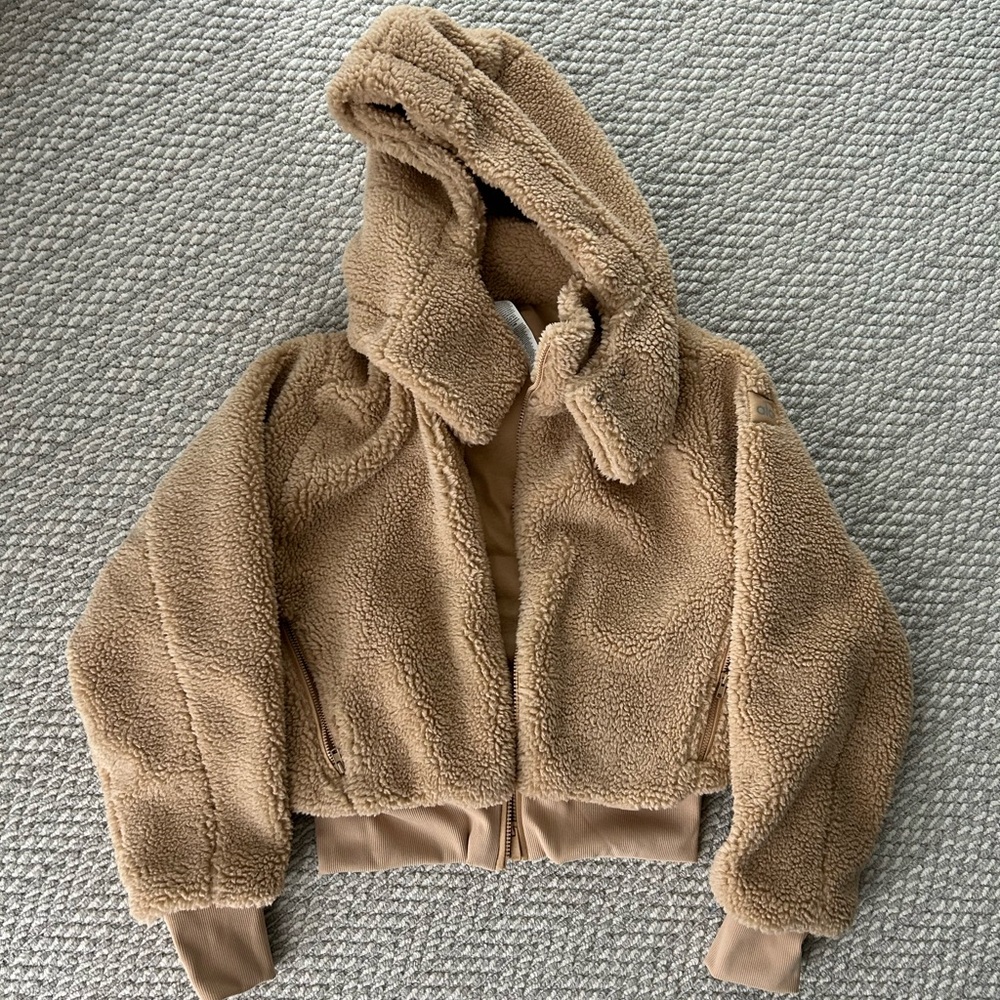 NWOT Alo Yoga Foxy Sherpa Jacket - Camel